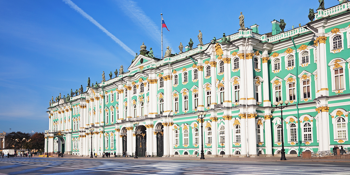 Pałac Zimowy Petersburg w którym mieści się Ermitaż